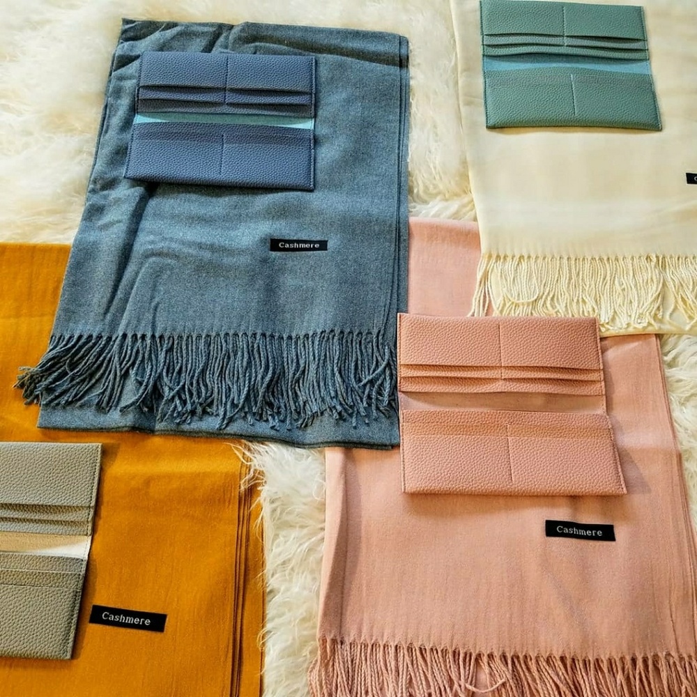 100% Cashmere Scarf with Leather Wallet